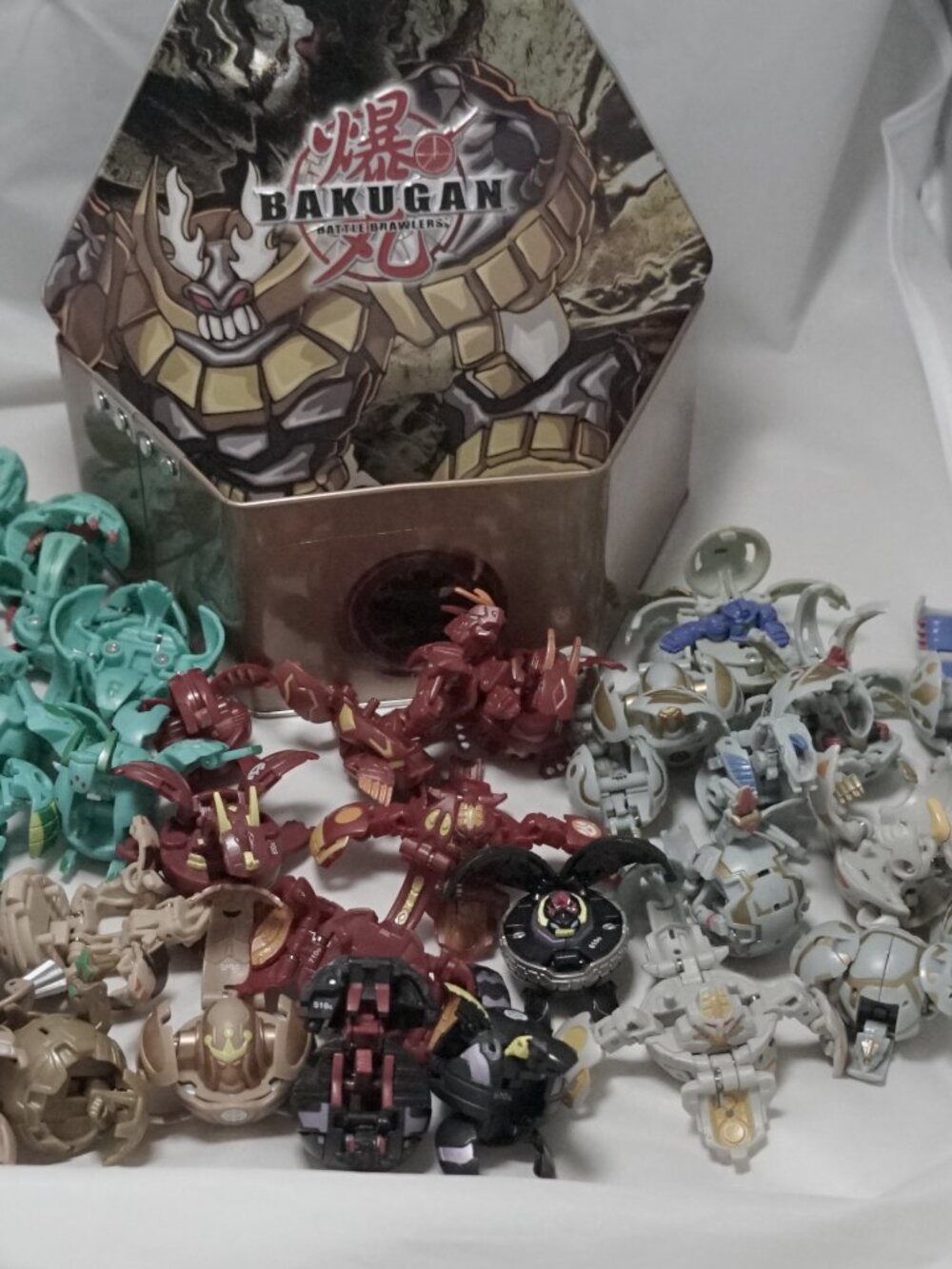 Bakugan Battle Brawlers Lot of 41 Mixed Figures with Tin Untested